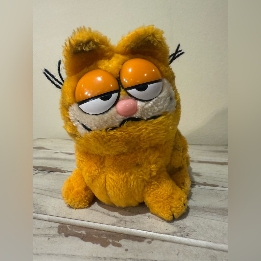 Vintage Dakin Garfield Plush 1981 Sitting Cat Stuffed Animal Toy 6”
